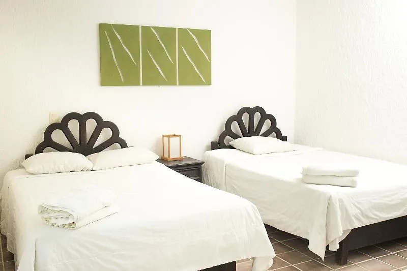 Las Gaviotas Hotel & Suites Cancún 3*,